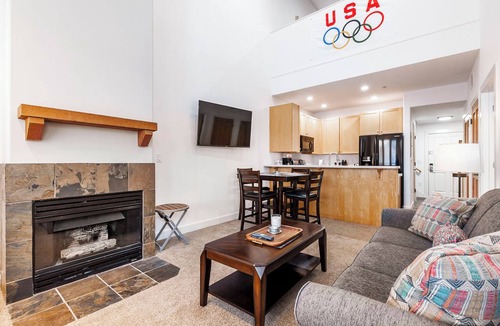 Kimball Junction Condo | Crestview 306E | Mountain View | Hot Tub | Pool | Near Outlets & Olympic Park