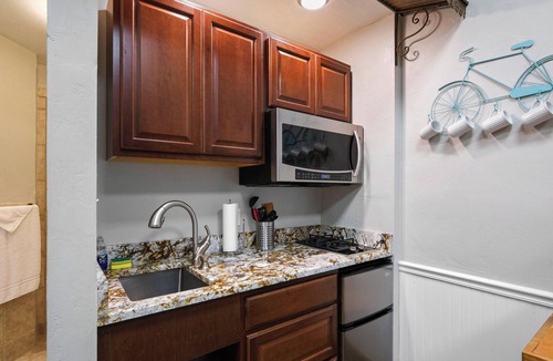 Carthage Apartment | Crossroads Studio: Steps Away from Historic Rt. 66 and Carthage Square