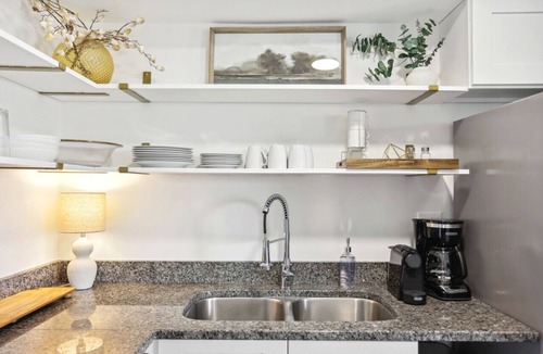 Aurora Highlands Apartment | Crystal City Boutique Flats 2BR/Free Parking 204