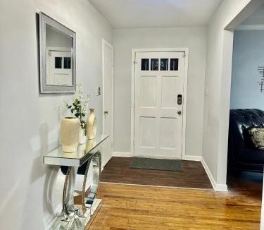 Fort Washington House | Crystal Serenity 3 BR Apartment near MGM