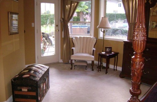 Metchosin House | Custom rural home. Pet friendly. Home office with remote working possibility.