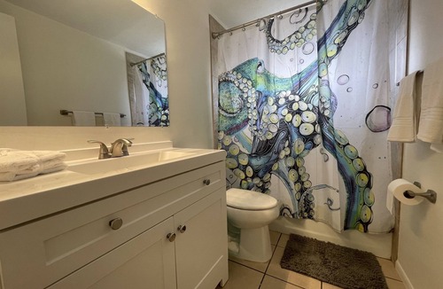 South Gate Ridge House | Cute 2 bedroom home close to it all.
