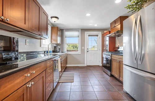 Mid-Beacon Hill House | Cute Cottage with Hot Tub near Lumen Field and T-Mobile Park