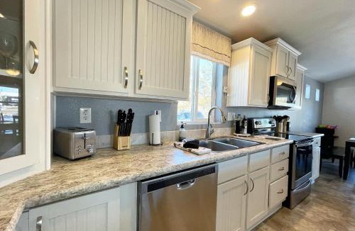 Kanab House | Cute Kanab Cottage Pet-Friendly & Modern