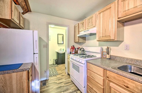 Pinetop Cottage | Cute Pinetop Cabin w/Gas Grill - Hike & Golf!