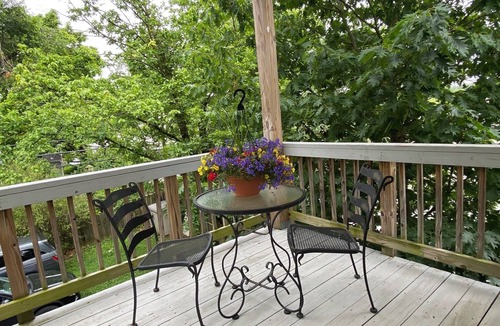 Del Ray Apartment | Cute Room, Parking, Kitchenette & Deck in the Heart of Del Ray!