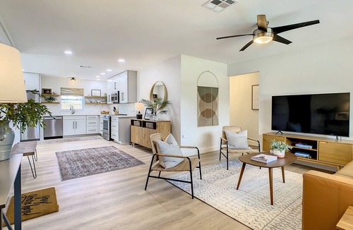 Sarasota Springs House | Cypress Inn - Modern home close to Siesta Key