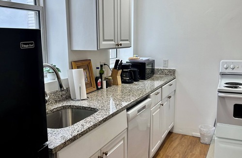 Short North Apartment | D Lovely LUX 2 bdr the Mecca of art district, Convention Center Arena, bars