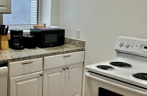 Short North Apartment | D Lovely LUX 2 bdr the Mecca of art district, Convention Center Arena, bars