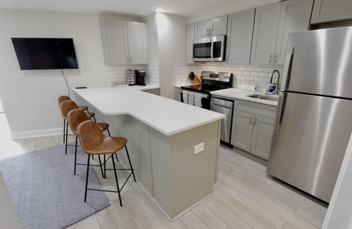 Hill East Apartment | Darling Apartment in Capitol Hill - TWO min to Metro