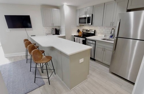 Hill East Apartment | Darling Apartment in Capitol Hill - TWO min to Metro!