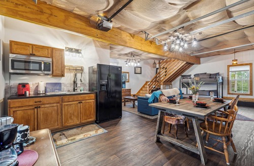 Wilmington House | Davy Jones' Loft, Treehouse, and Treasure Hunt!