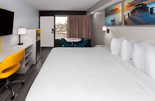 Woodlawn Hotel | Days Inn by Wyndham Baltimore Northwest