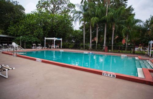 Cocoa Hotel | Days Inn by Wyndham Cocoa Cruiseport West At I-95/524
