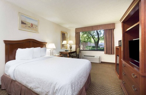 Columbus Hotel | Days Inn by Wyndham Columbus Airport