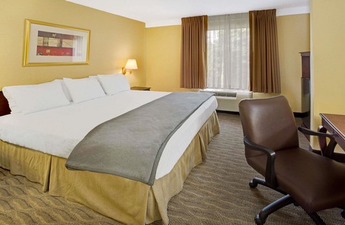 Downtown Hotel | Days Inn by Wyndham Silver Spring