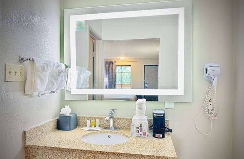 Alexandria West Hotel | Days Inn by Wyndham WestEnd Alexandria,VA Washington DC Area