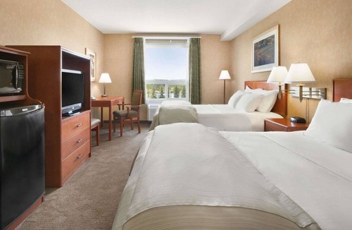 Cochrane Hotel | Days Inn & Suites by Wyndham Cochrane