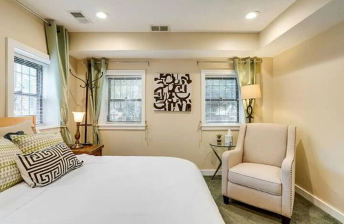 West End Apartment | DC's Best Address - 10min to White House - 500 mbps
