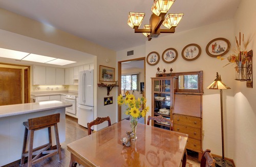 Pinetop Cabin | Deck + Fireplace: Cozy Pinetop Lakes Cabin!