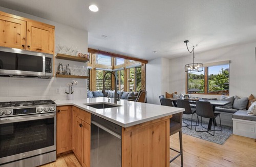 Deer Valley Villa | Deer Valley Loop Ski Home - 7-Min Walk to Main Street, 150 Yards to Bus Stop