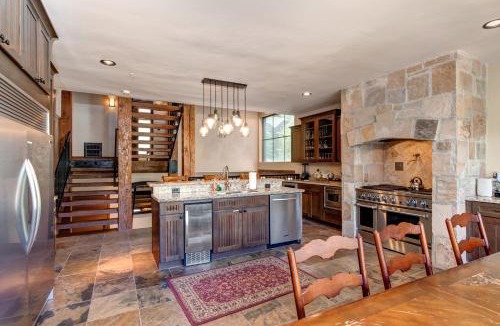 Deer Valley House | Deer Valley Villa - Modern Mountain Living - Private Penthouse Hot Tub - 3 Master Suites