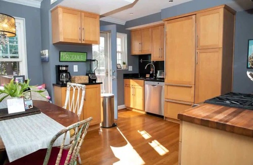 Del Ray House | Del Ray Designer Home walk to Shops, Cafes, Fun