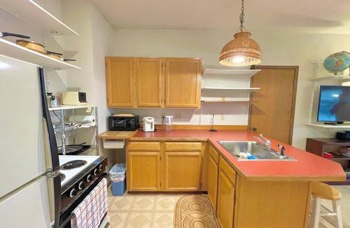 Matthews Beach House | Delightful 1-bedroom waterfront Studio with Private Lake Access