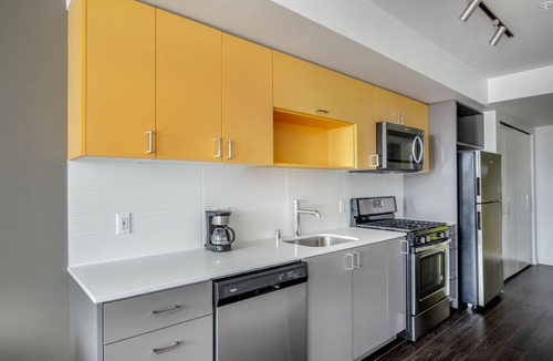 Wilburton Apartment | Deluxe Bellevue 1BR w/BBQ, Gym, W/D, nr Spring District, by Blueground