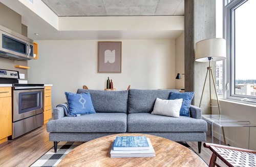 Northwest Bellevue Apartment | Deluxe Downtown Bellevue 1BR w/Lounge & Gym, near Shops, by Blueground