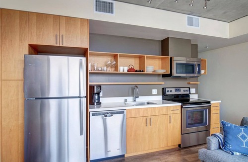Northwest Bellevue Apartment | Deluxe Downtown Bellevue 1BR w/Lounge & Gym, near Shops, by Blueground
