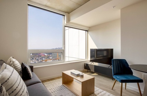 South Lake Union Apartment | Deluxe South Lake Union 1BR w/W/D & Roof, nr Lake Union, by Blueground