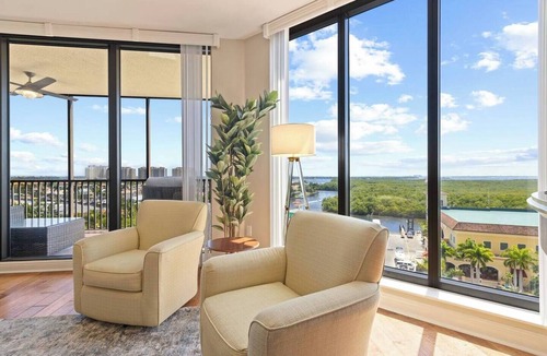 Cape Harbour Condo | Deluxe Views Condo Cape Coral Dining & Activities!