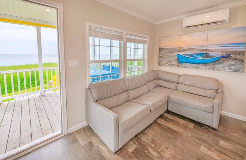 Coinjock Cottage | Deluxe Waterview Cabin in Amenity-Filled Currituck Sound Campground (WV89)