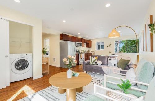East Queen Anne House | Designated Parking AC Walks to Space Needle DT