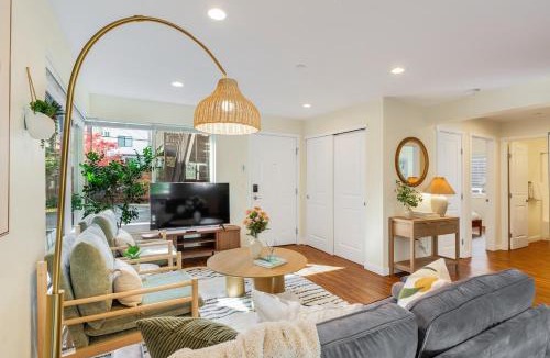 East Queen Anne House | Designated Parking AC Walks to Space Needle DT