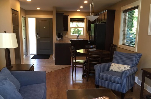 Regional District of Nanaimo Cottage | Designer cottage, sleeps 6, pool, hot tub. No Cleaning Fee. Max 14 nights