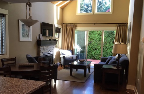 Regional District of Nanaimo Cottage | Designer cottage, sleeps 6, pool, hot tub. No Cleaning Fee. Max 14 nights