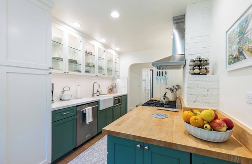St. Helena House | Designer Saint Helena Home! Easy Walk to Downtown!