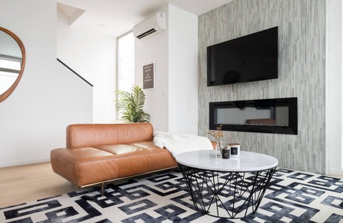 Judkins Park House | Designer Urban Retreat w/Rooftop Deck & Fireplace