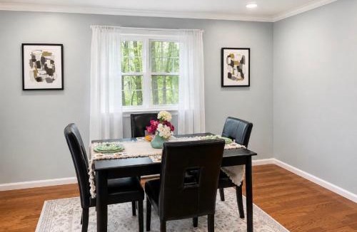 Fairfax Villa | Devon House, Fairfax Near GMU and Dawntown