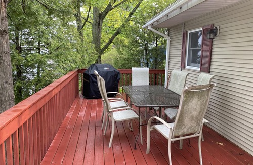 Suttons Bay Cottage | Directly on Suttons Bay with central air