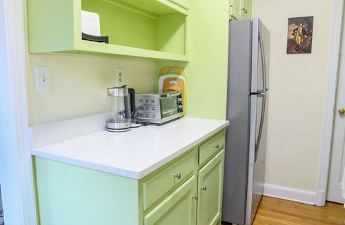 Northeast Alexandria House | Discover Alexandria's charm, just 10 minutes from D.C.'s monuments and museums