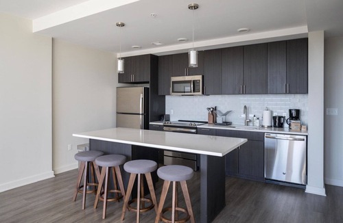 McLean Apartment | Divine Fairfax 1BR w/ BBQ Grills & Gym, nr Theater, by Blueground
