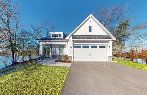 Seaford House | Dock, Game Room! Riverfront Retreat in Seaford