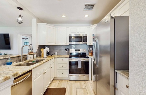 Riverside Heights House | Dog friendly bungalow with a fenced yard deck washer dryer and AC