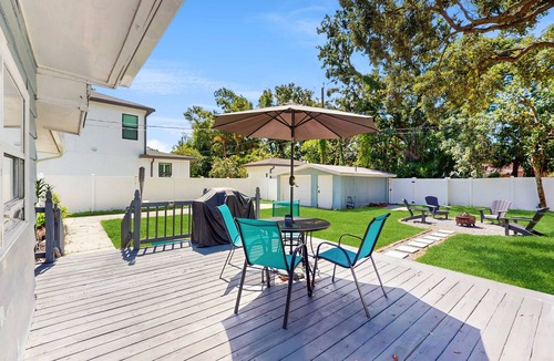 Riverside Heights House | Dog friendly bungalow with a fenced yard deck washer dryer and AC
