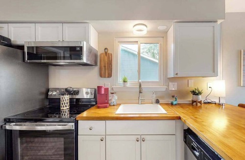 Caine Woods Condo | Dog-friendly condo near beach with updated interior & private W/D