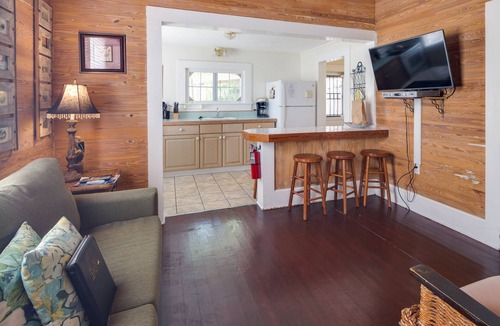 Old Town Cottage | Dog-Friendly Cottage with Private Hot Tub & Garden - Great Downtown Location