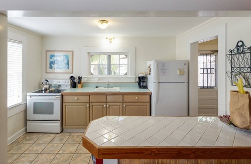 Old Town Cottage | Dog-Friendly Cottage with Private Hot Tub & Garden - Great Downtown Location
